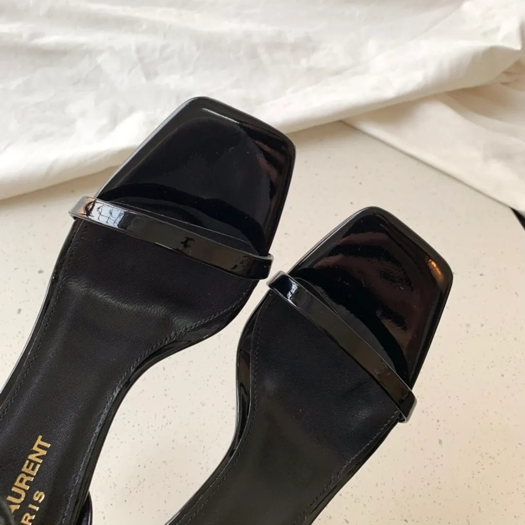 👟👟Ex-factory price 520 SAINT LAUREN*" Saint Laurent YSL classic one-word high-heeled sandals with logo lettering. Only YSL understands women's hearts best and does not accept refutation. It is a super invincible feminine artifact and a must-have for women (✅Z products are fully customized, with self-molded toe hardware, perfect consistency) Upper: Customized imported cotton silk fabric/Imported calf patent leather Lining: Imported 🐑Sheep leather Sole: Imported genuine leather outsole Heel height: 9cm Color: black lacquer with silver, black with gold Size: 35-39 (full set of packaging)
